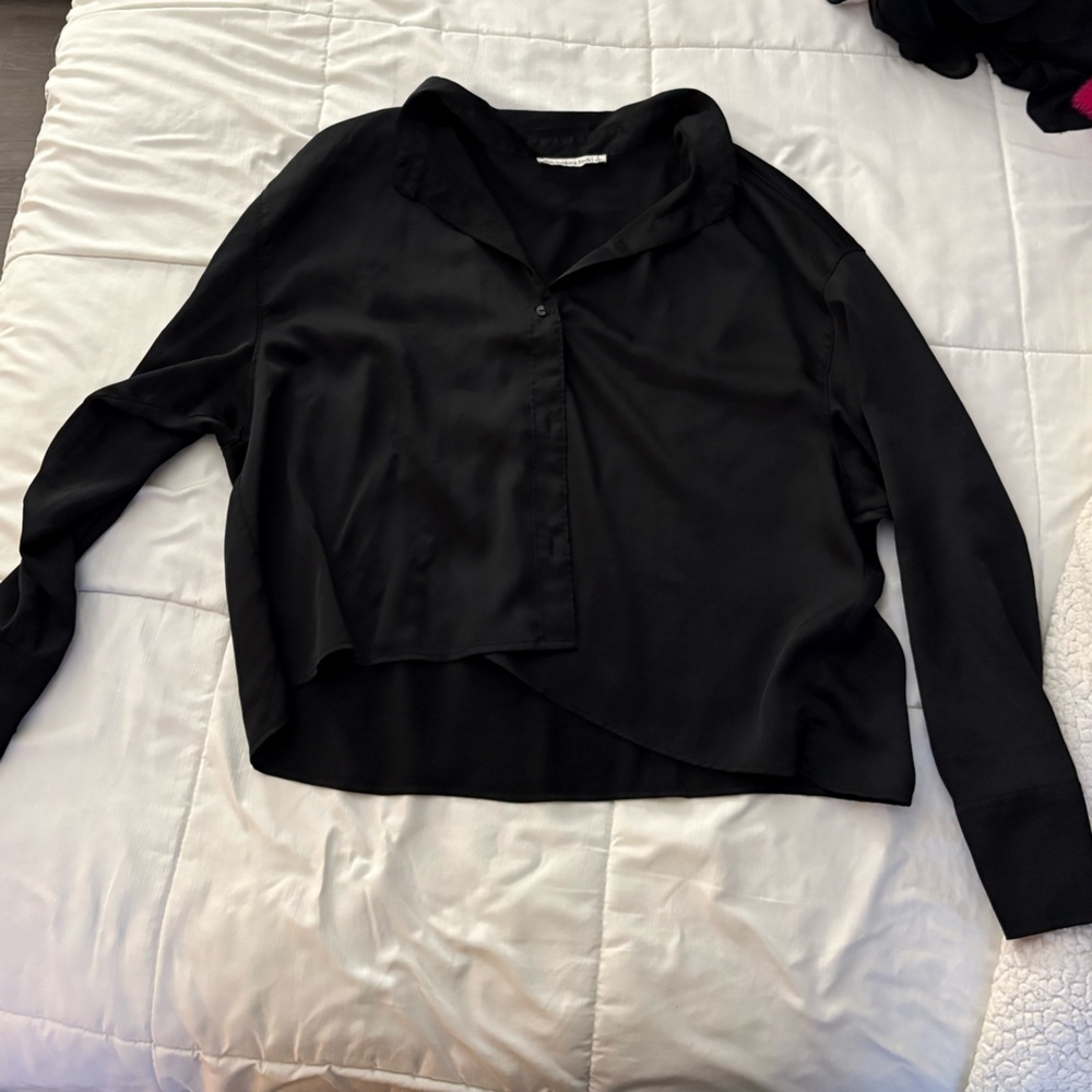 Abercrombie & Fitch cropped satin button down